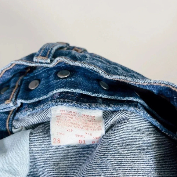 LEVI'S | VINTAGE CUTOFF 501 JEANS SHORT IN DARK  WASH - Picture 8 of 12
